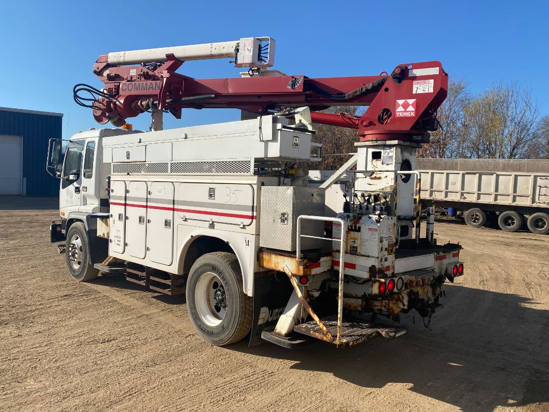 2004 GMC T7500 - Image 2